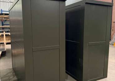 Уличные шкафы SKOGGY в фирменном цвете RAL 6006 для АЗС