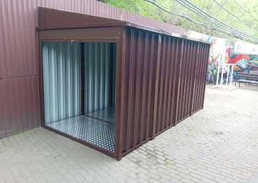 Хозблок SKOGGY в цвете RAL 8017 с усиленным полом